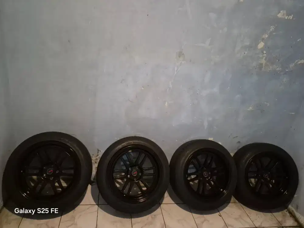 Velg hsr ring 18 baru 1 bulan eks innova rebon