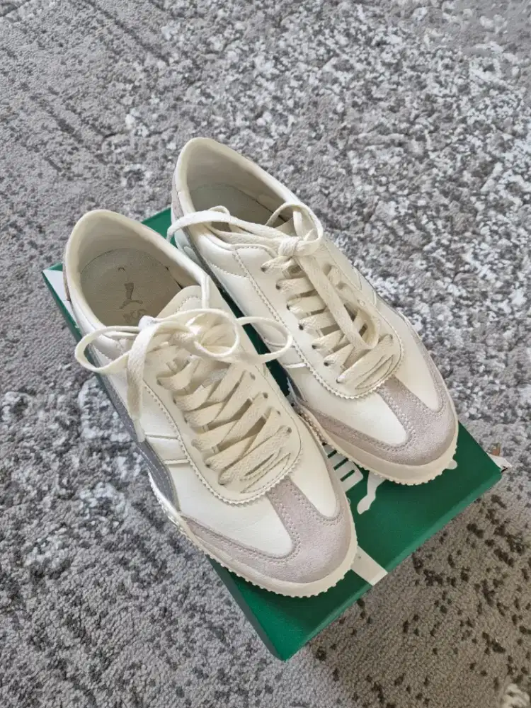 Sepatu 1 Kali Pakai - PUMA Warm White