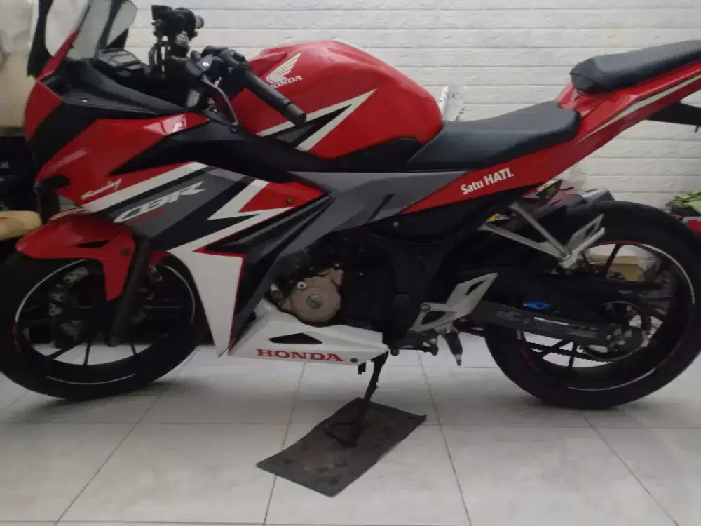 Honda CBR 150R tahun 2019 barang seperti baru