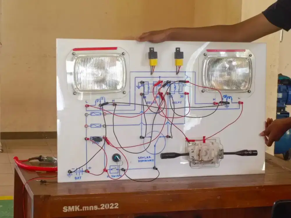 Sistem Trainer Penerangan Mobil