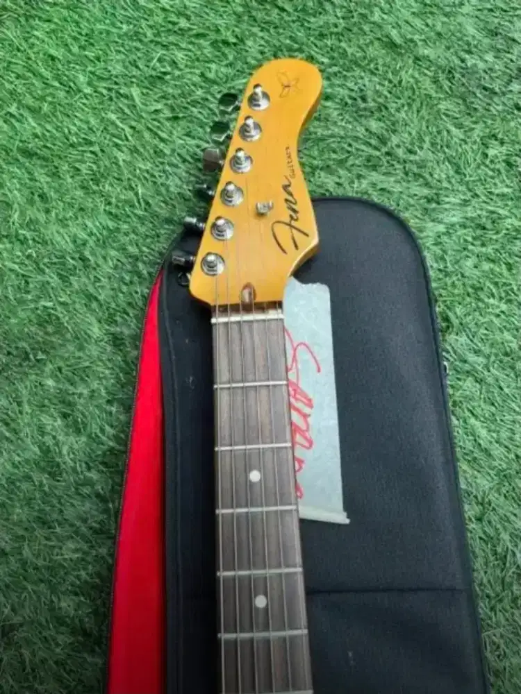 Di jual gitar listrik merk fena