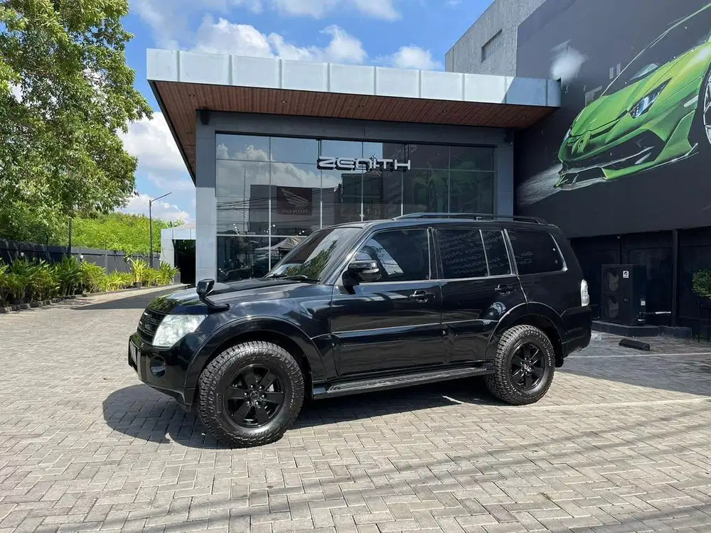 MITSUBISHI PAJERO 3.0 V6 2008 HITAM