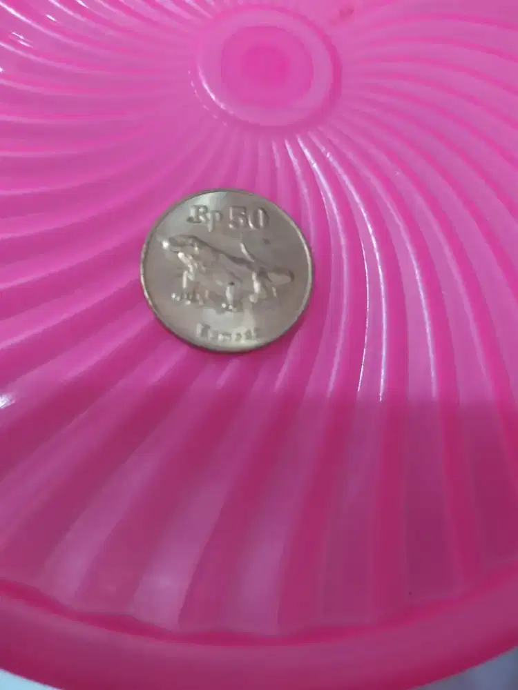 Mahar koin lima puluh rupiah..