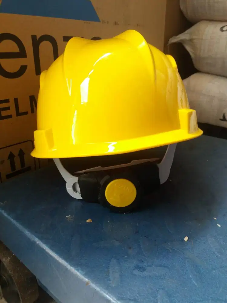 Dicari tenaga design serabutan susun katalog foto produk