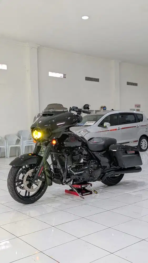 HARLEY DAVIDSON STREET GLIDE RUSHMOR 2016 Black Finish