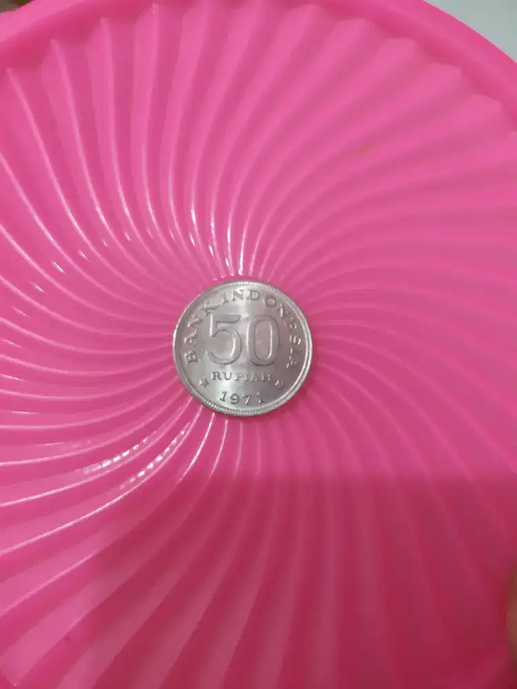 Mahar koin lima puluh rupiah...