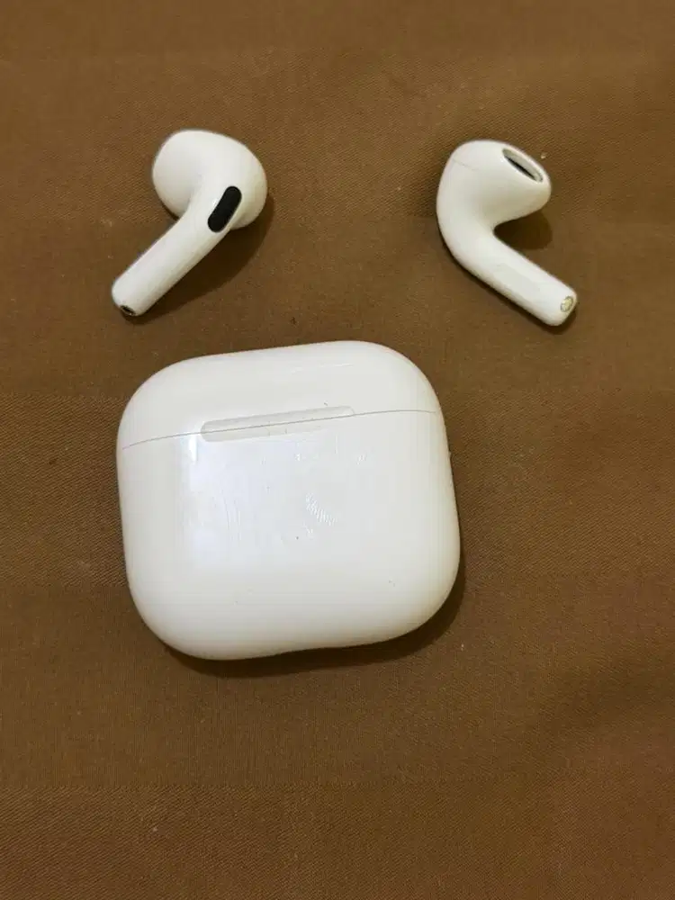 Airpods gen 4 kondisi like new