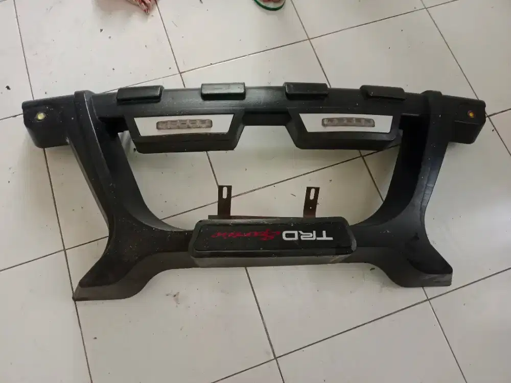 Dijual cepat spanduk depan mobil Sigra