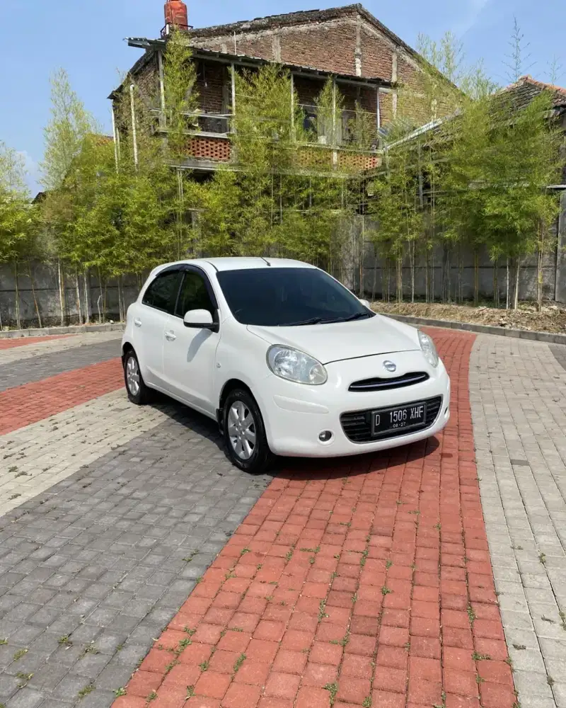 DP 5 JT | NISSAN MARCH XS 2011 MATIC