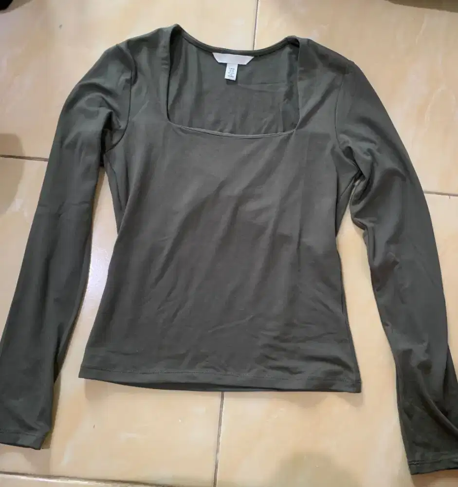 Baju Atasan Crop Stretch U Neck H&M