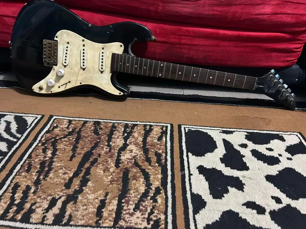 No brand stratocaster