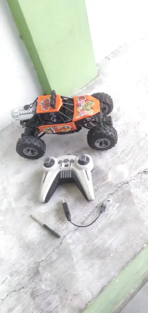 Di jual aja original dan asli tingal pakai ada remot,musik,lampu