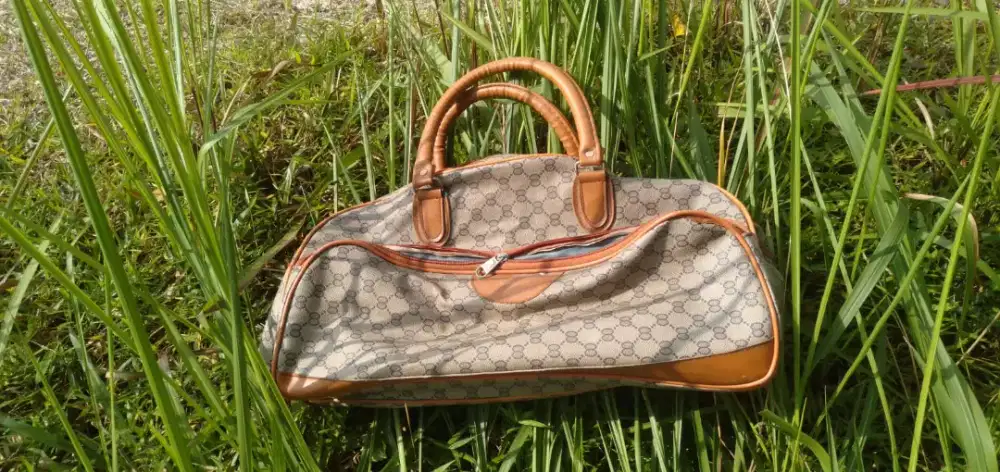 Di jual tas,koper murah aja wa dan hp  bisa cod di antar di kirim