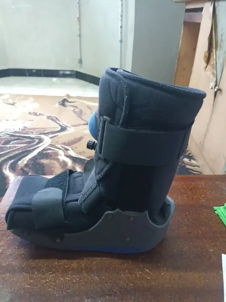 Booth Brace Shoes. Sepatu Booth Penopang Pasca Operasi ATL.