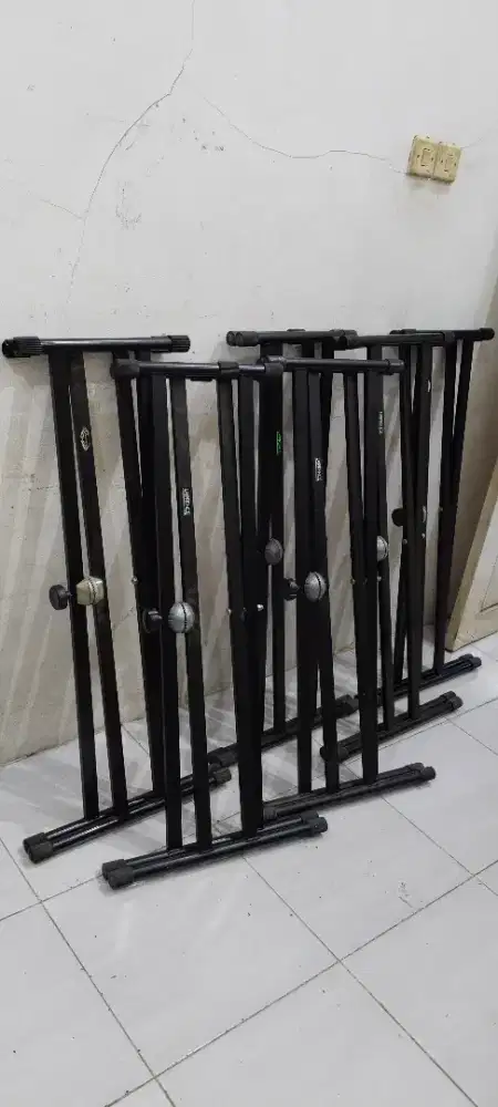 Stand keyboard lawrence double brace