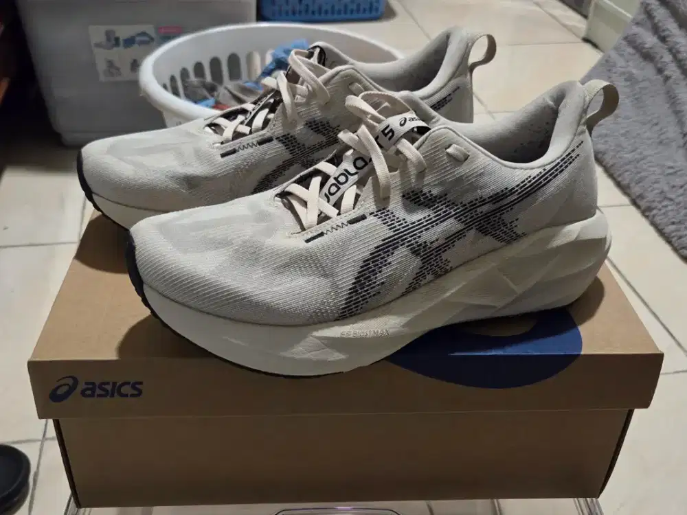 Original Asics Novablast 5 Oatmeal Size 42.5 Fullset