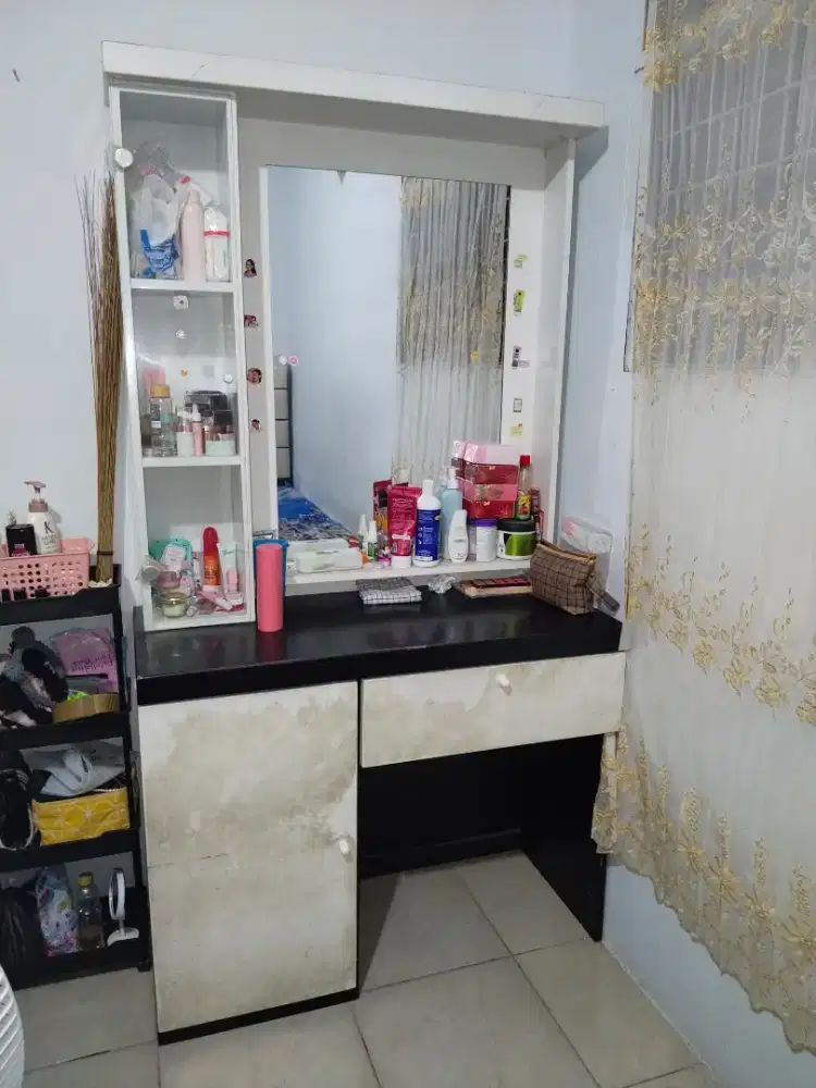 Meja rias/bopet