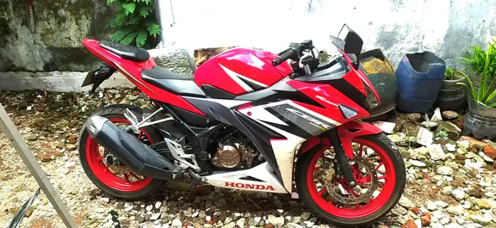 Di jual Honda CBR facelift sport Km sangat rendah 11rb full orisinil