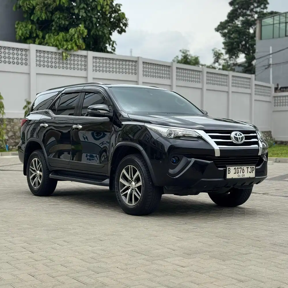Toyota Fortuner 2.4 VRZ Matic 2018 Hitam Diesel Solar