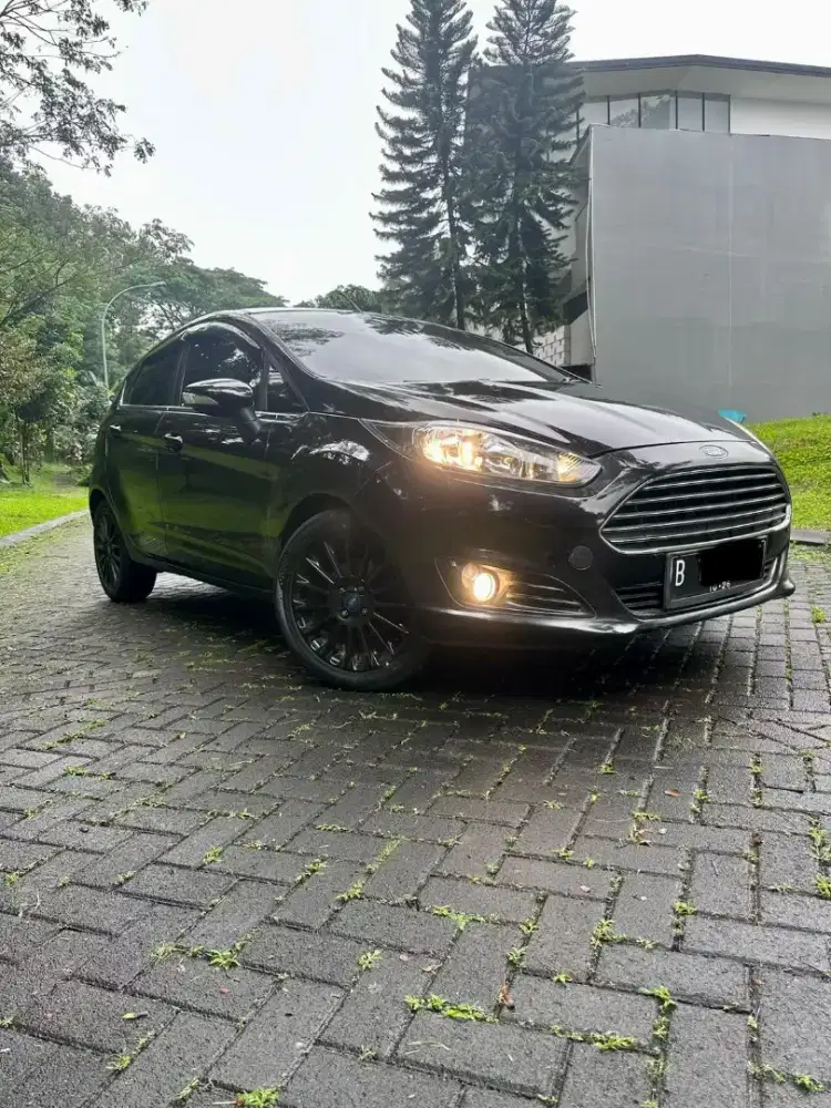 Dijual ford fiesta 2013 hitam sport s 1.5 at facelift murah bekas bu