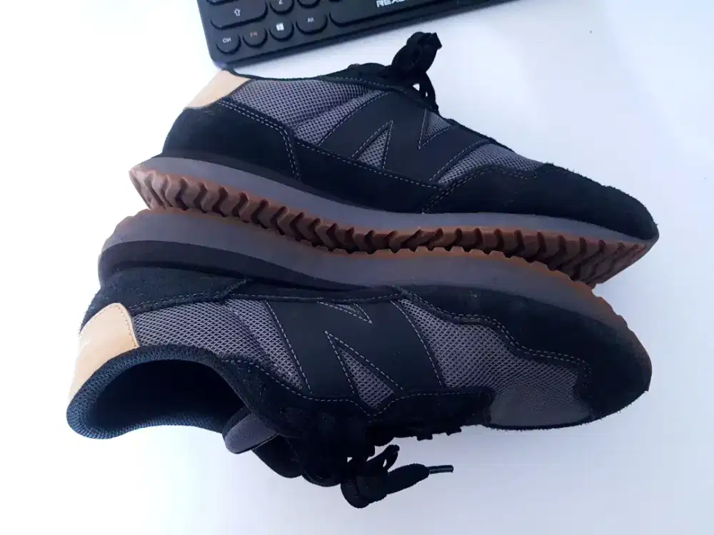 Sepatu New Balance 237 Men Original
