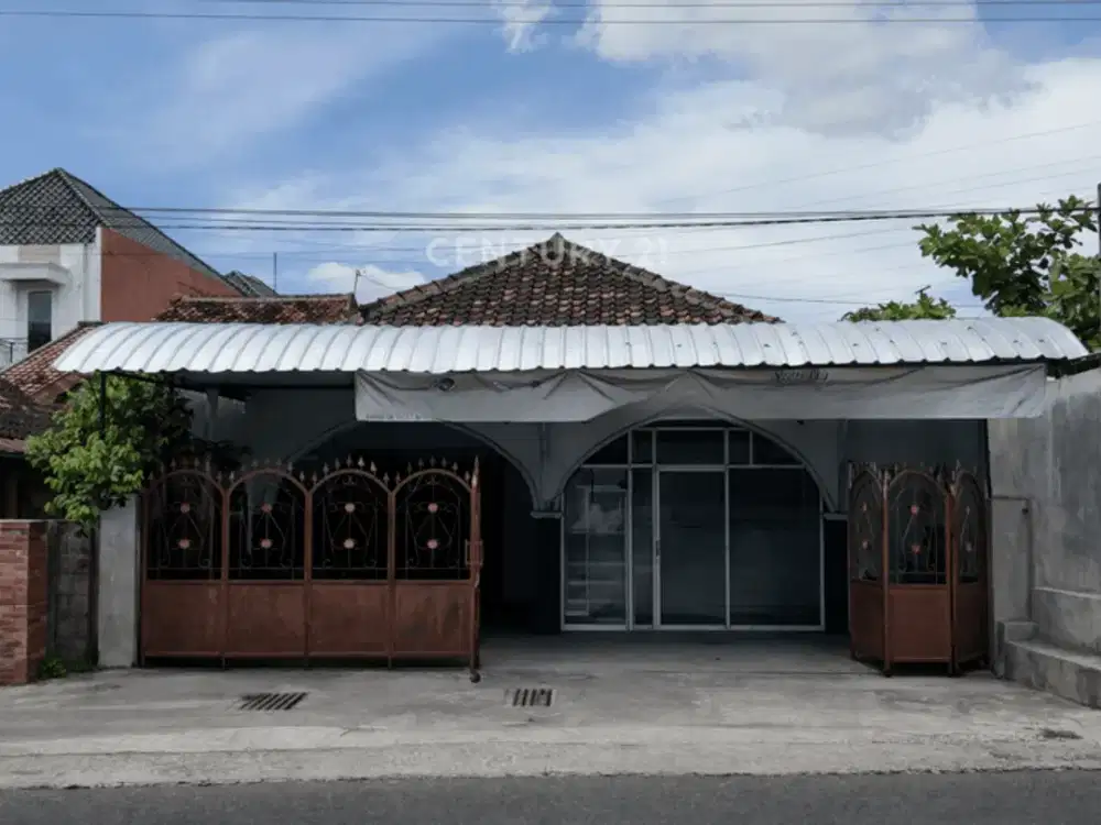 Rumah Huni Dan Bisnis Di Pinggir Jl Cebongan Selatan Rocket Water
