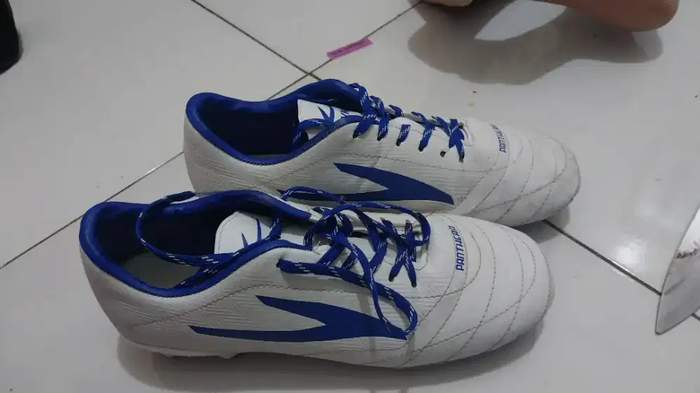 Dijual sepatu bola zevma
