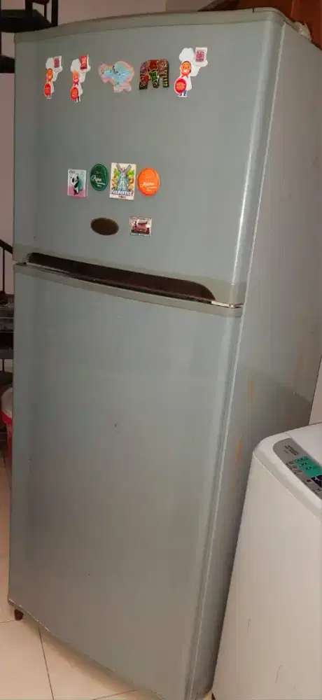 Dijual kulkas murah rusak tapi nyala