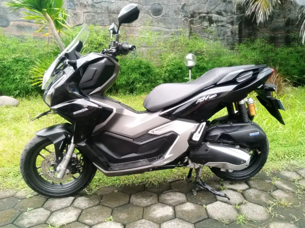 Honda ADV 2023 Hitam glossy