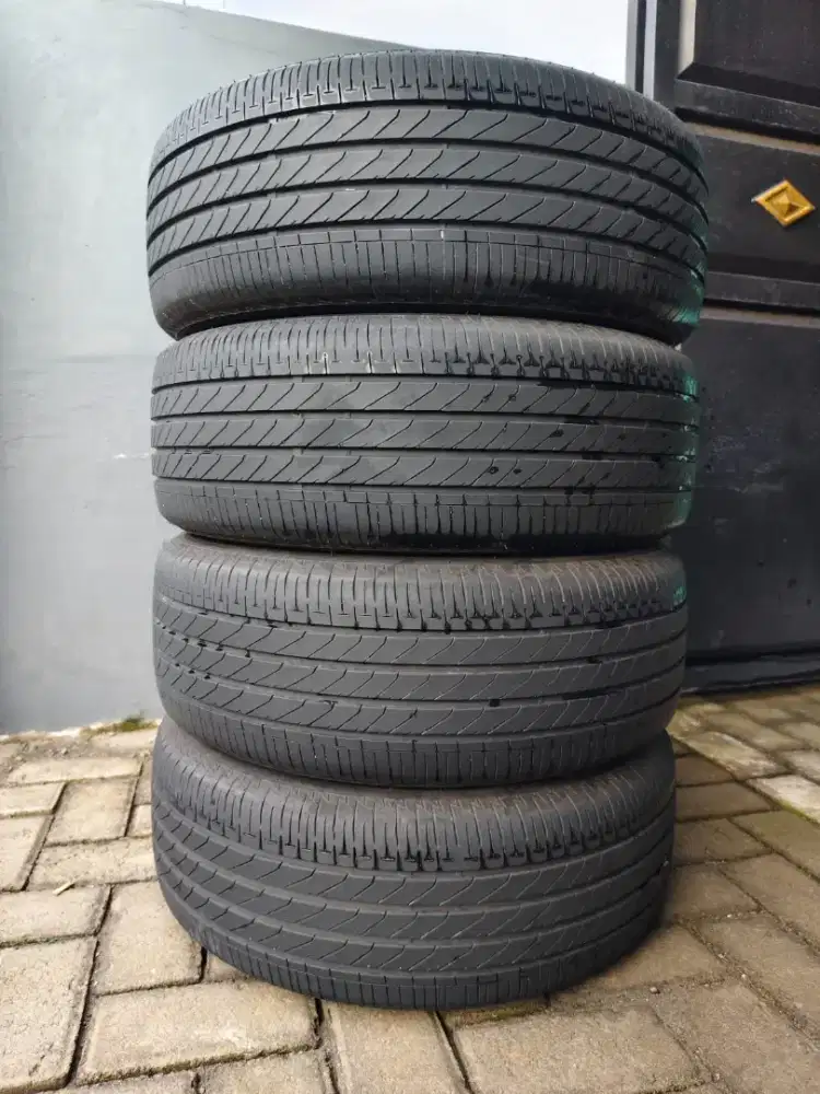 Ban bridgeston T005A 215/55 R17