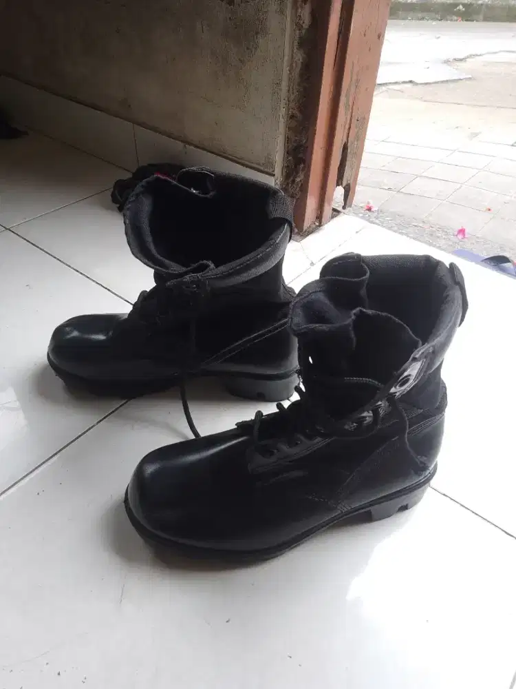 Sepatu pantofel uk39 warna hitam
