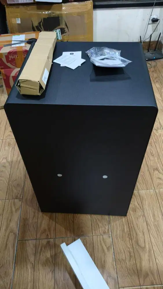 Brangkas deli besi digital safe box unlocking step led display