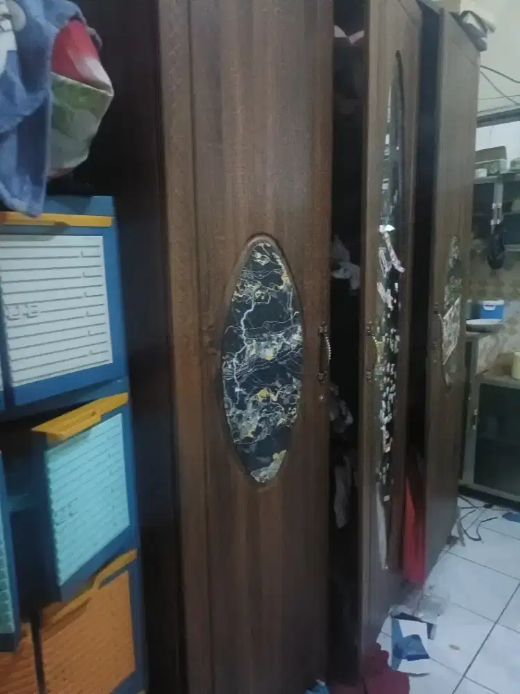 Lemari 3 pintu kayu jati