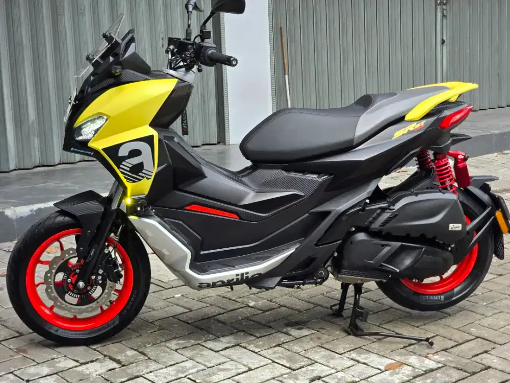 Big Matic Aprilia SR GT 200 th 2022 km 8Rb Modif Proper  Siap Turing