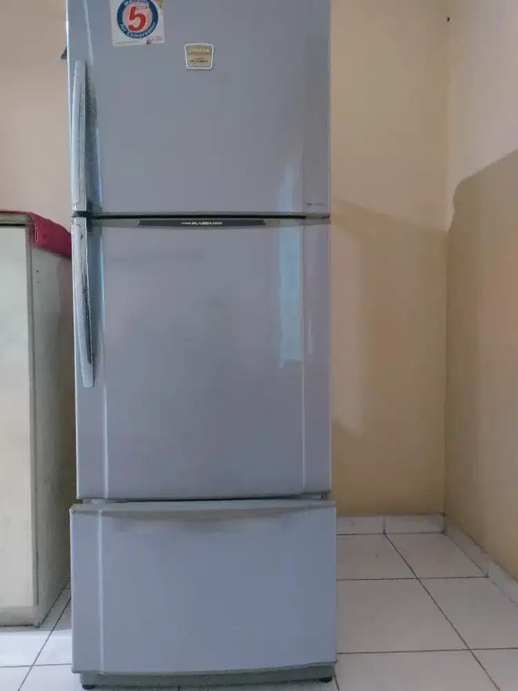 Kulkas Toshiba 3 pintu
