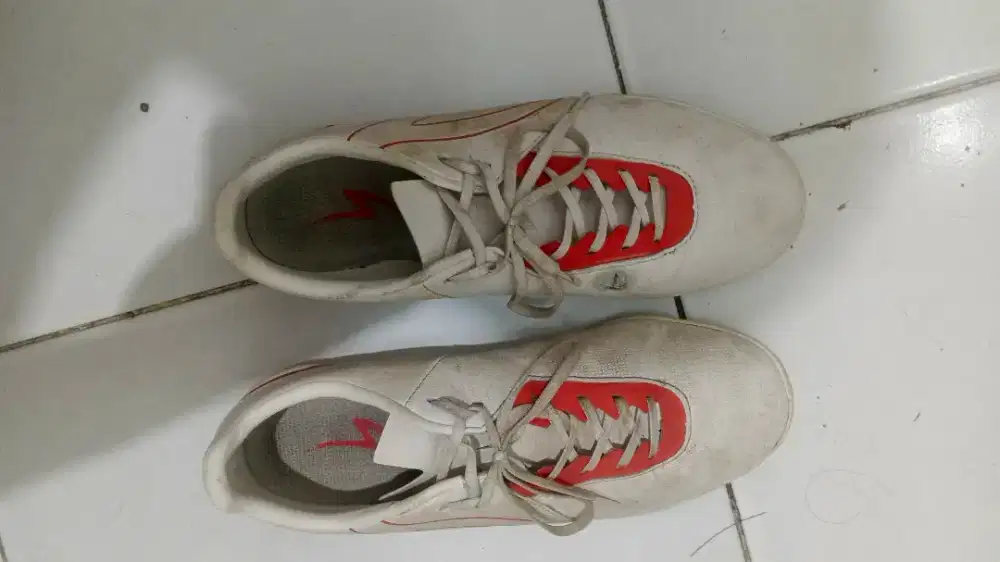 SEPATU FUTSAL SPECS