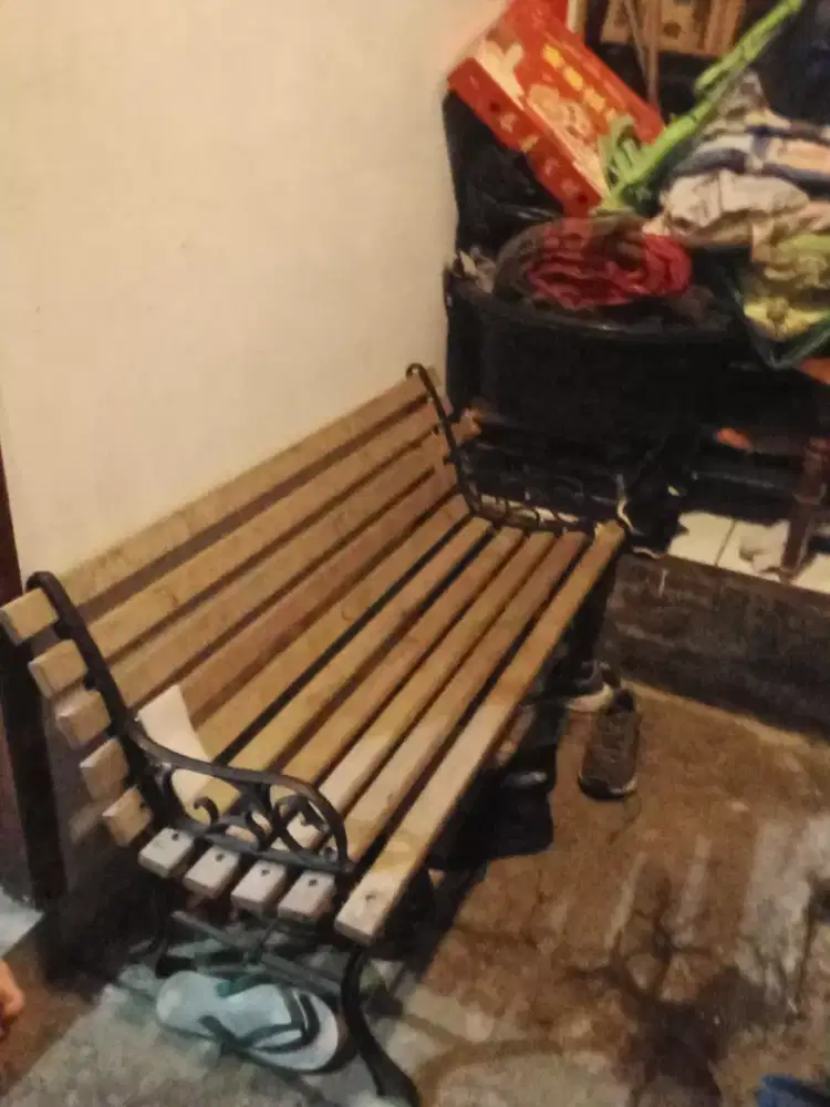 Kursi kayu besi kokoh