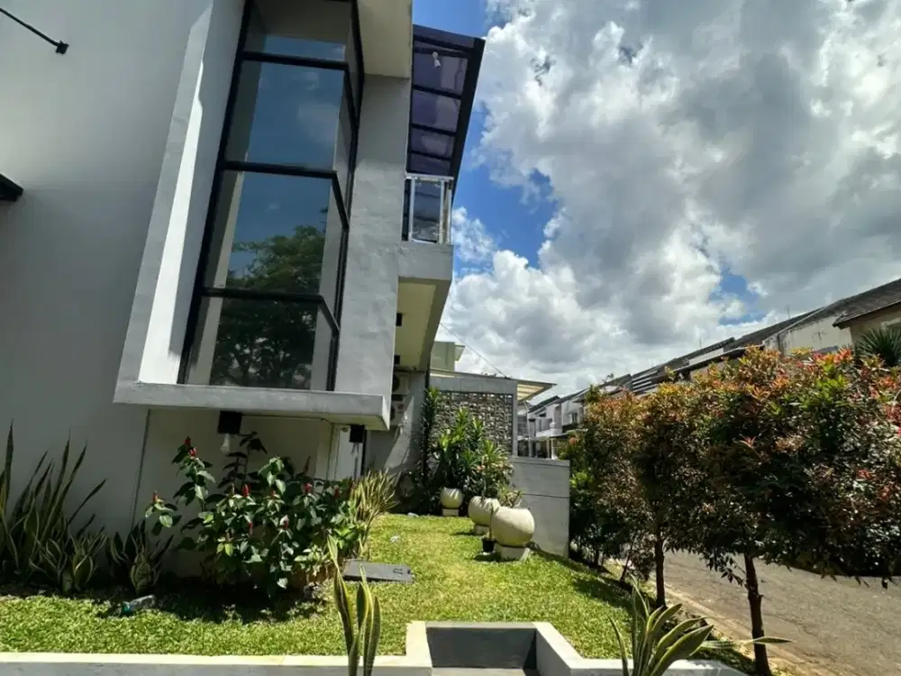 Rumah Emerald Bintaro Jaya di Hoek Siap Pakai