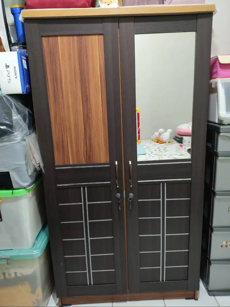 Lemari Pakaian 2 Pintu dengan kaca