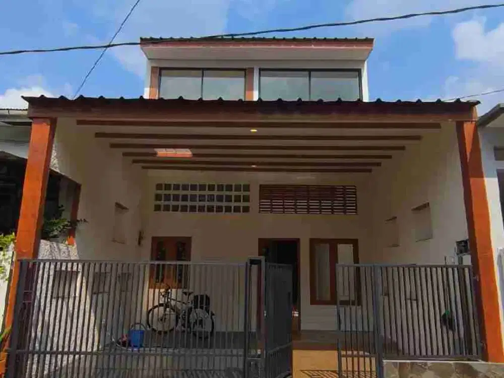​Hanya 5 Menit ke Stasiun Depok Baru! Rumah 2 Lantai Semi-Furnished di Beji, Siap Huni & Bebas Banjir