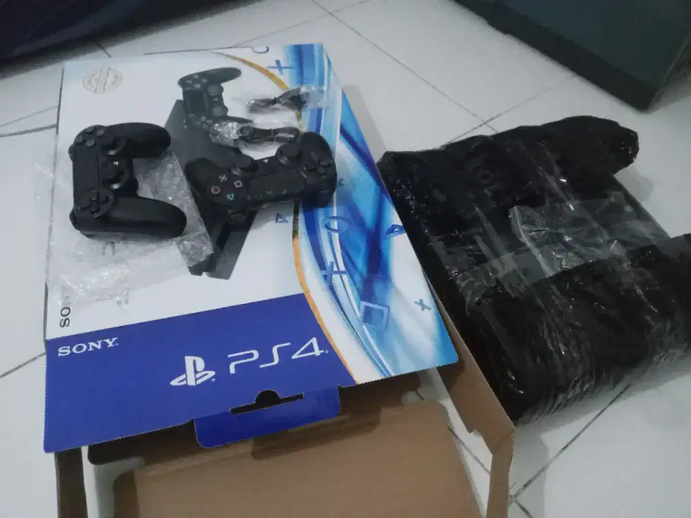 PlayStation 4 (PS4)