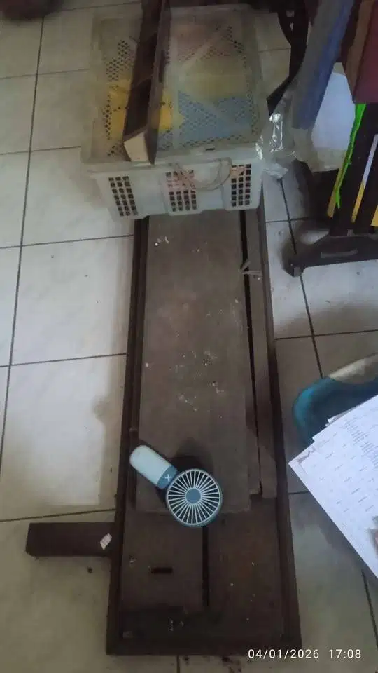 TEMPAT TIDUR DIPAN KAYU JATI