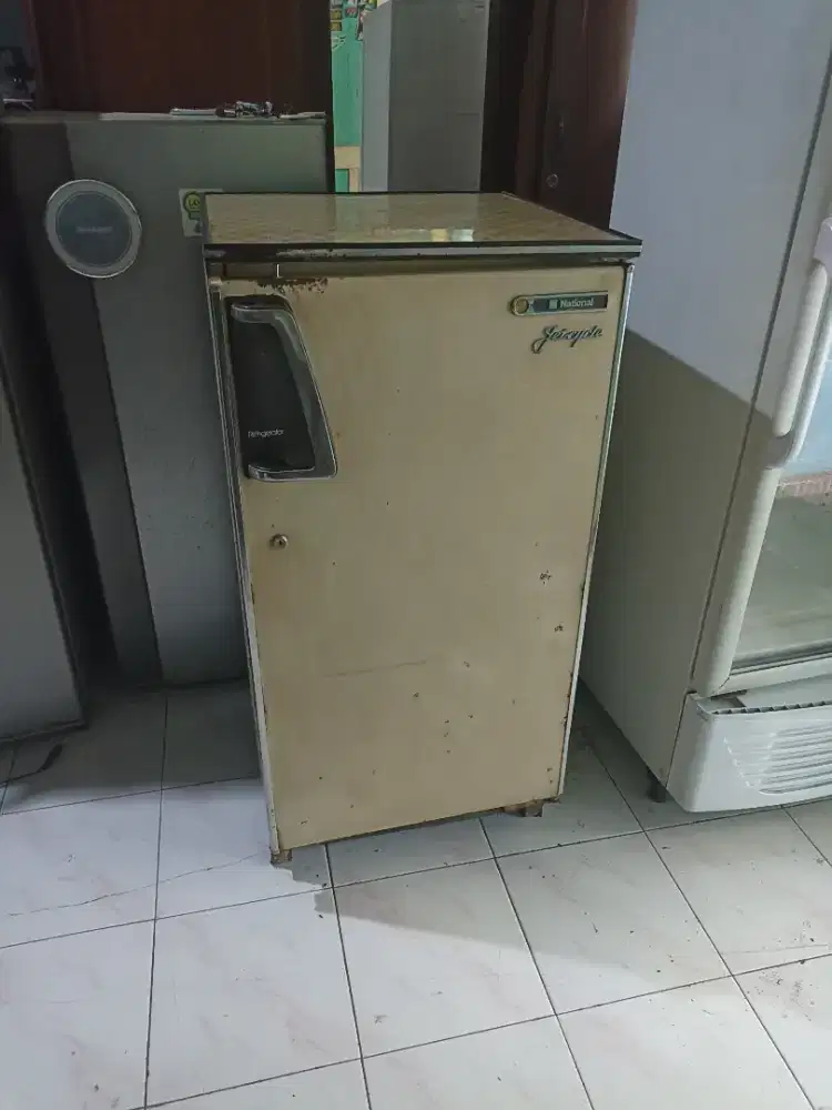 kulkas vintage national normal dingin beku orisinil