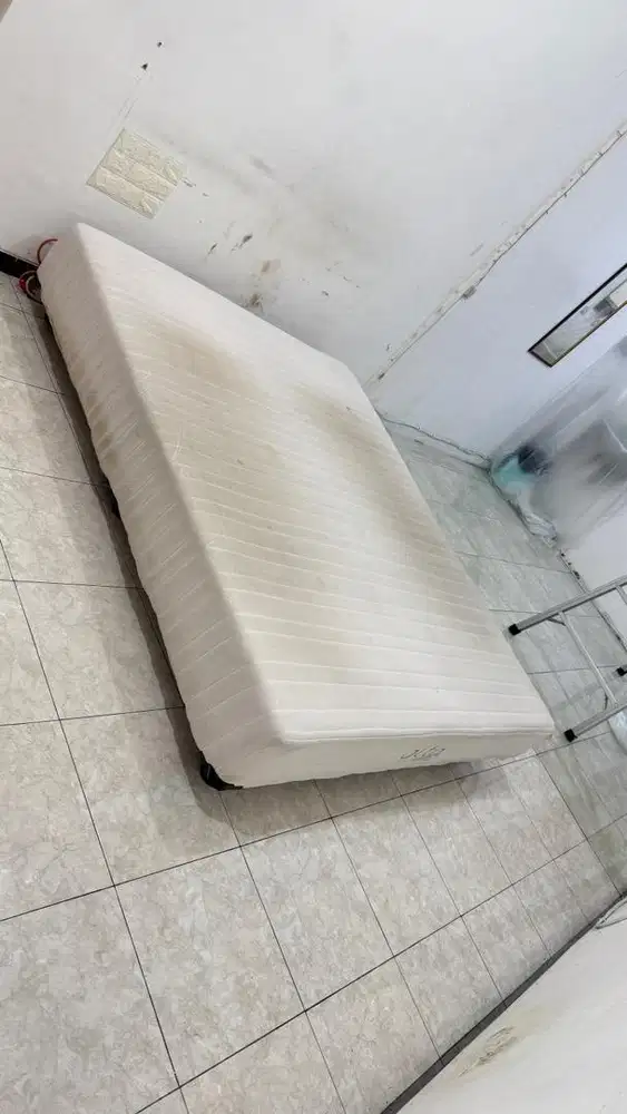 Matras Kasur ranjang bekas merk Alta
