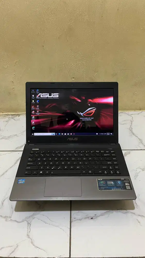 Toshiba Satellite C40-A | Gen 3 Siap Pakai | Untuk Anak Sekolah dll