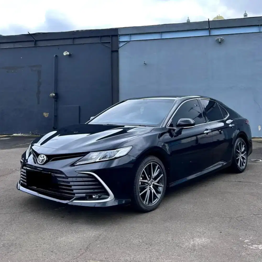 Toyota Camry 2.5 V AT 2024 NIK 2023 KM 22rb Balck Perfect Condition.