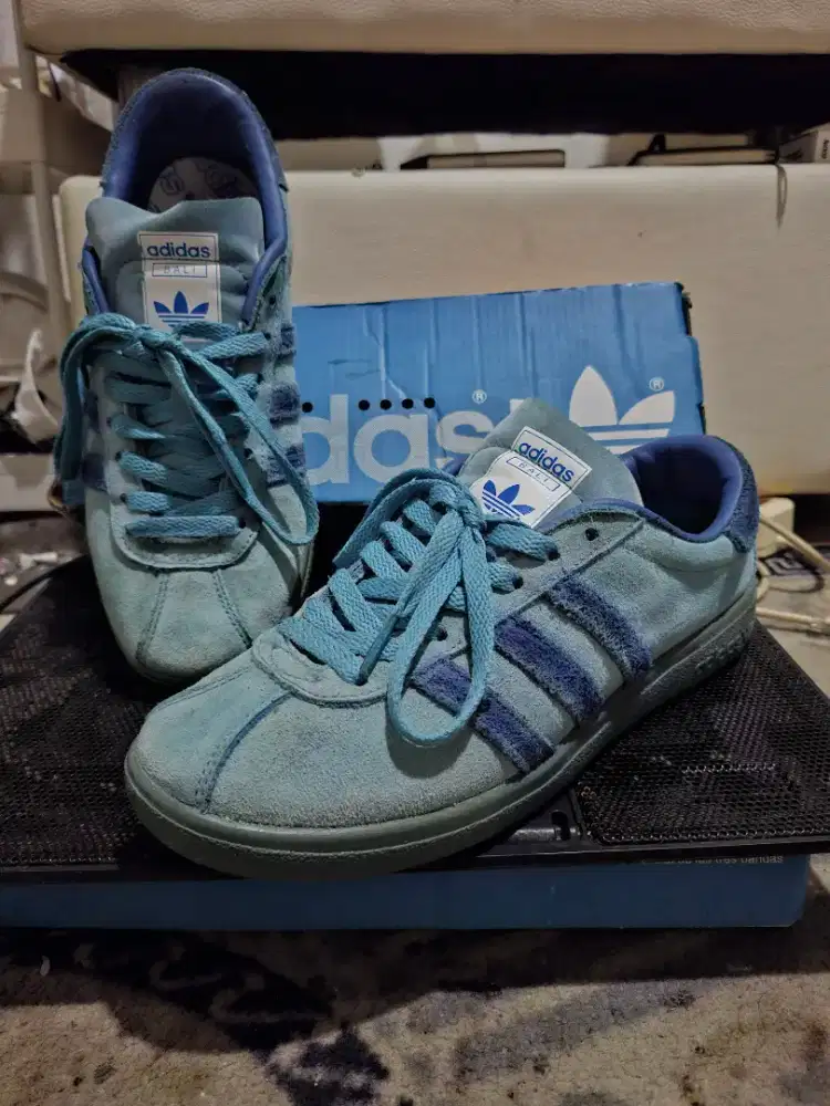 Sepatu adidas Bali