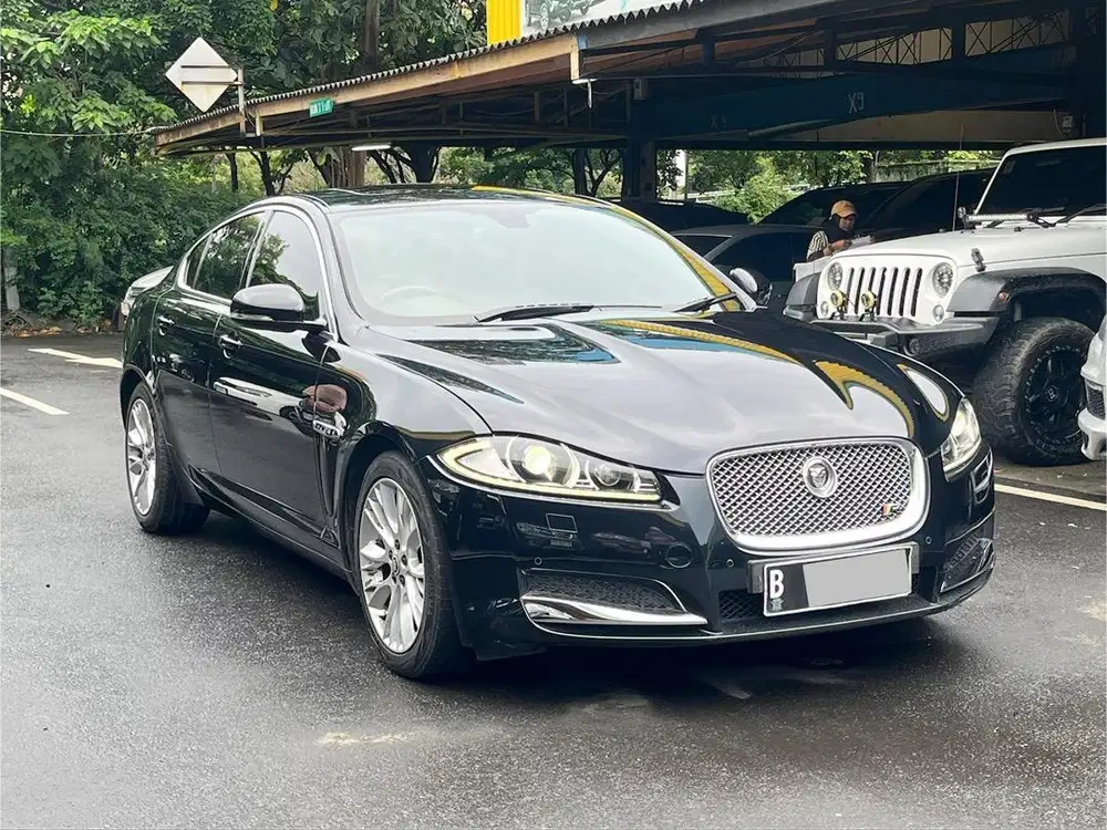 JAGUAR XF 3.0 V6 AT HITAM 2012