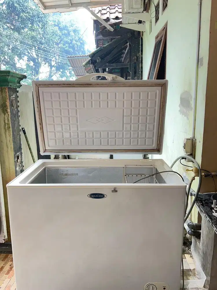 Freezer Merek Frigigate Second