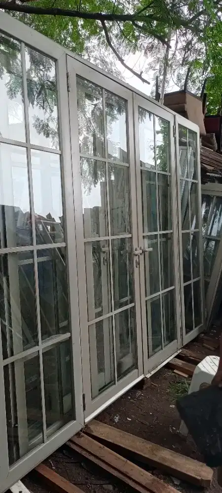 Pintu aluminium set dengan jendela nya type double